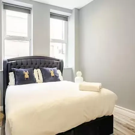 Location! Modern In Heart Of City! Apartment *