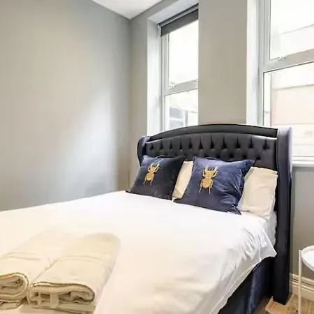Location! Modern In Heart Of City! Apartment *