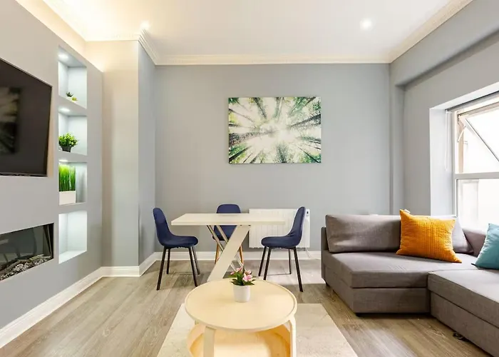 Location! Modern In Heart Of City!