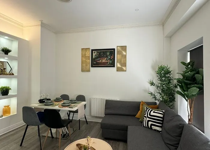 Apartman Location! Modern In Heart Of City!