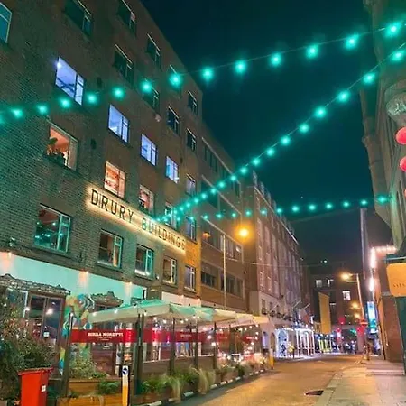 Apartment Location! Modern In Heart Of City! *