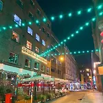 아파트 Location! Modern In Heart Of City! *